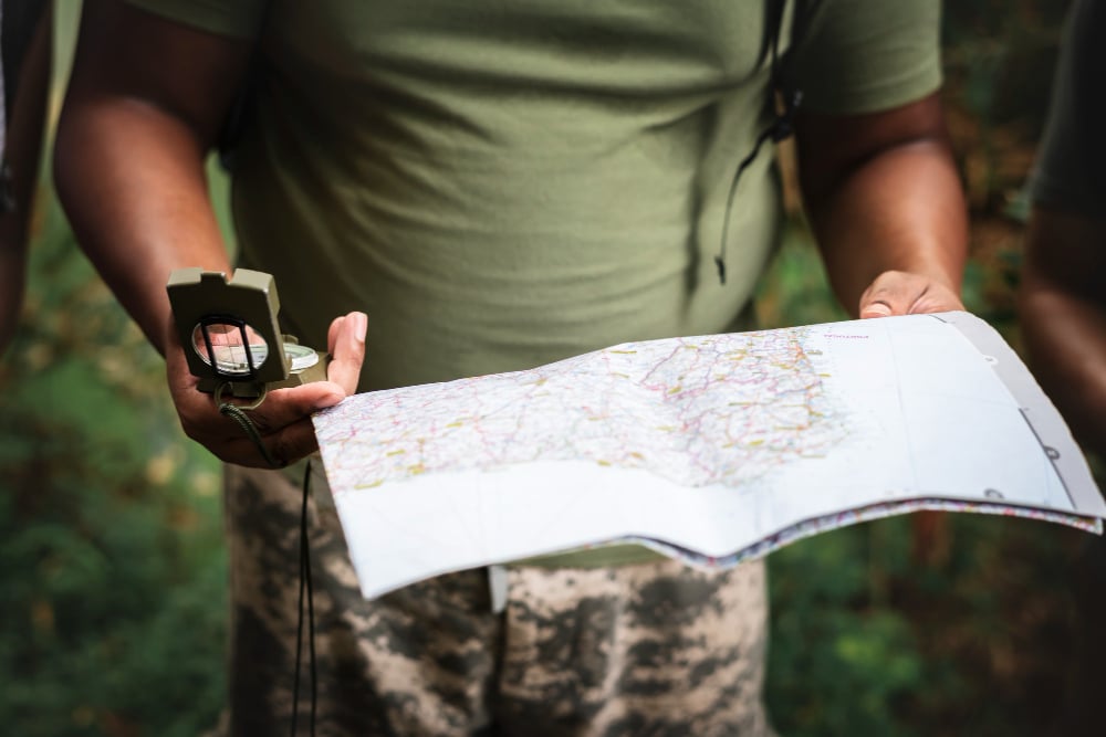 Навигация в лесу без компаса и GPS: Практическое руководство