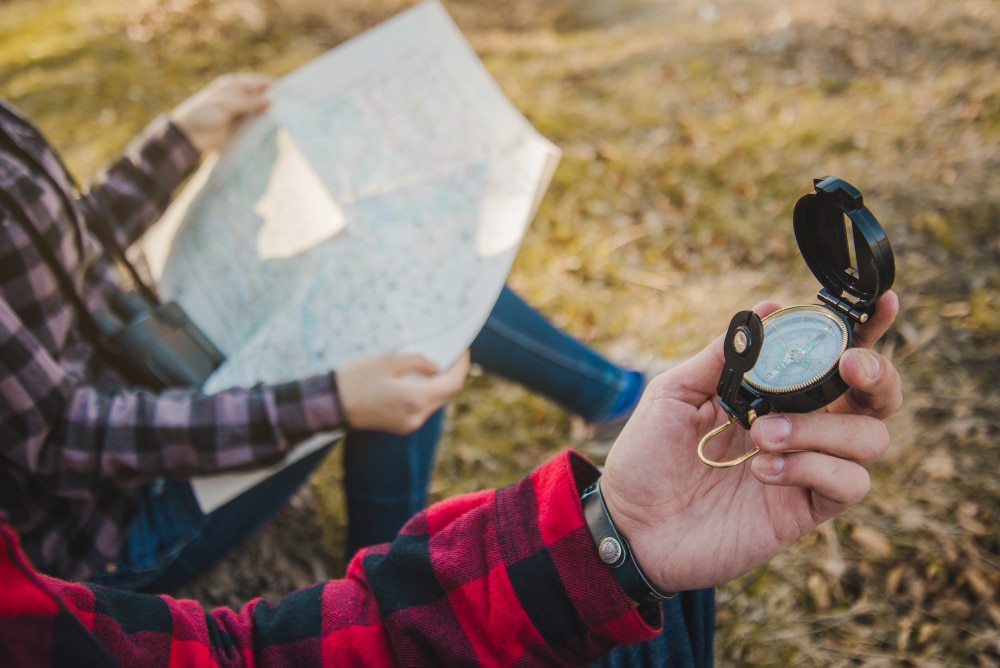 Ориентирование по карте и компасу: Полное руководство для путешественников